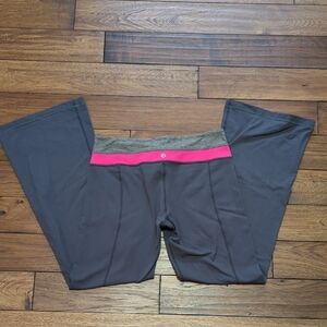 Lululemon Reversible Flare Low Rise Yoga Pants Size 8 Dark Grey